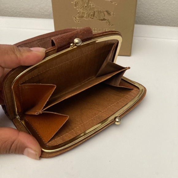Brown Leather Wallet with Gold Clasp - Picture 5 of 6
